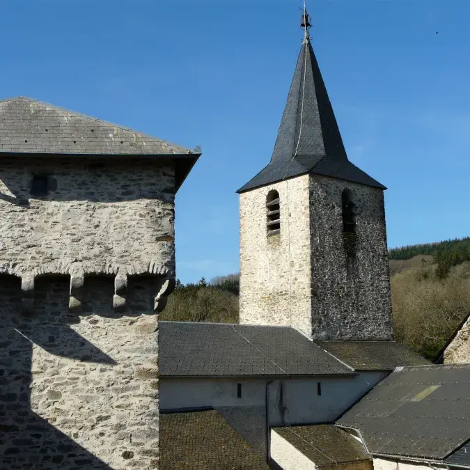 Tour du château de Nages
