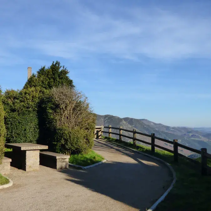 Aire de pique-nique de la Croix de Mounis_Castanet-le-Haut