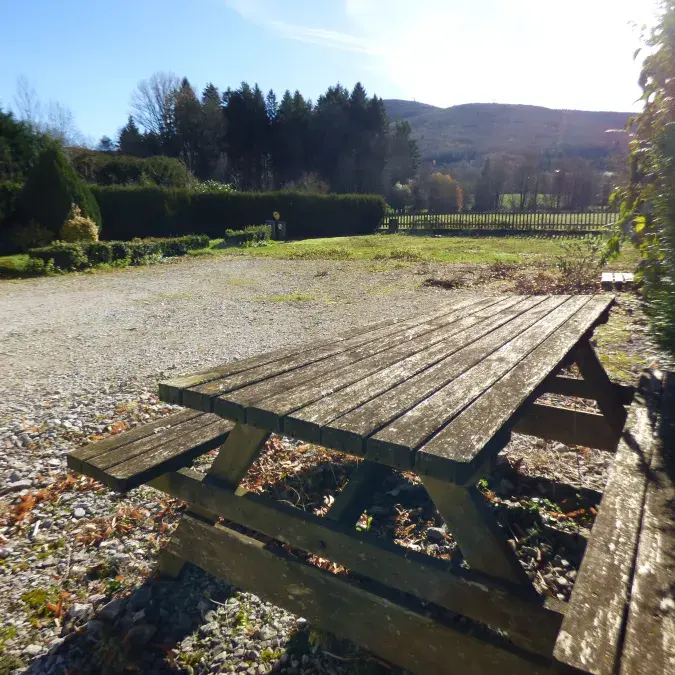 Aire de pique-nique du jardin public_Murat-sur-Vèbre