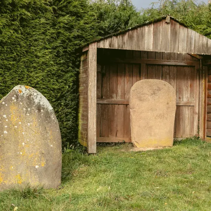Statues-menhirs du site du Moulin de Louat
