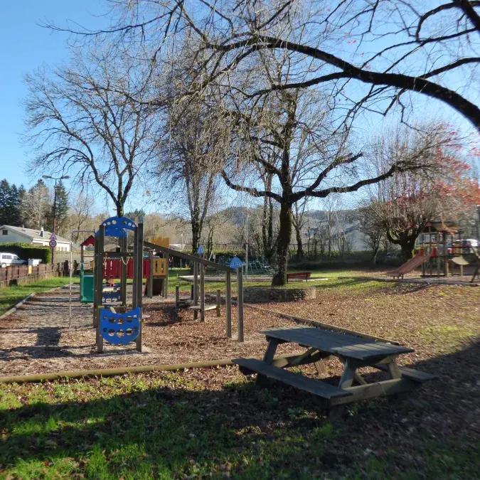 Aire de pique-nique de l'aire de jeux_La Salvetat-sur-Agout