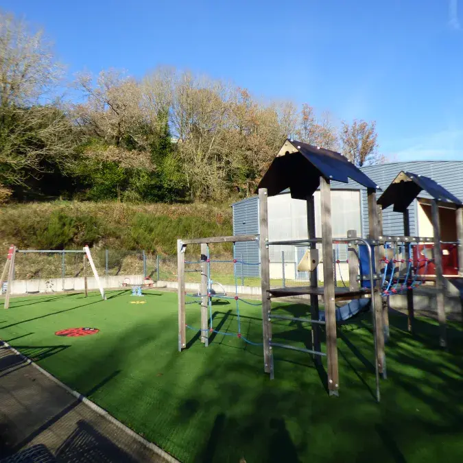 Aire de pique-nique de l'aire de jeux_Murat-sur-Vèbre
