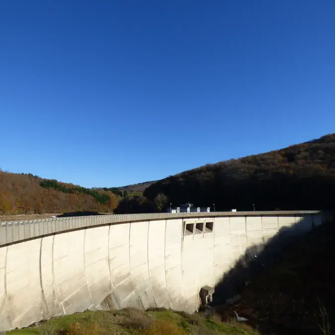 Aire de pique-nique du barrage du Laouzas_Nages