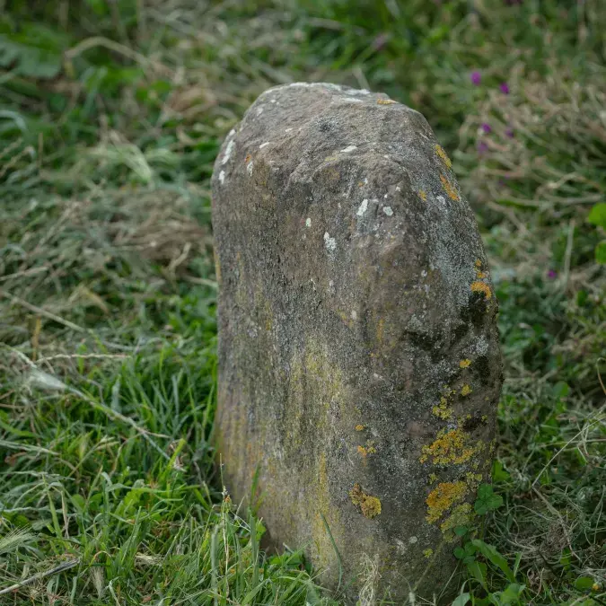Statue-menhir d’Ouradou 3 vue de trois-quarts