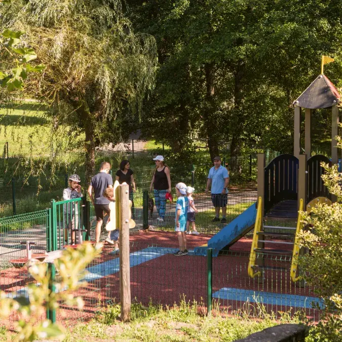 Aire de jeux au bord du lac