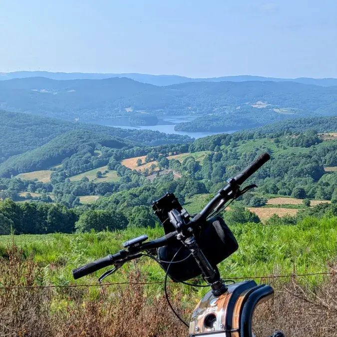Balade en trottinette électrique sur les hauteurs du lac du Laouzas