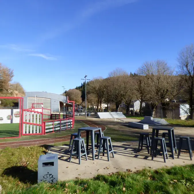 Aire de pique-nique de l'aire de jeux_Murat-sur-Vèbre