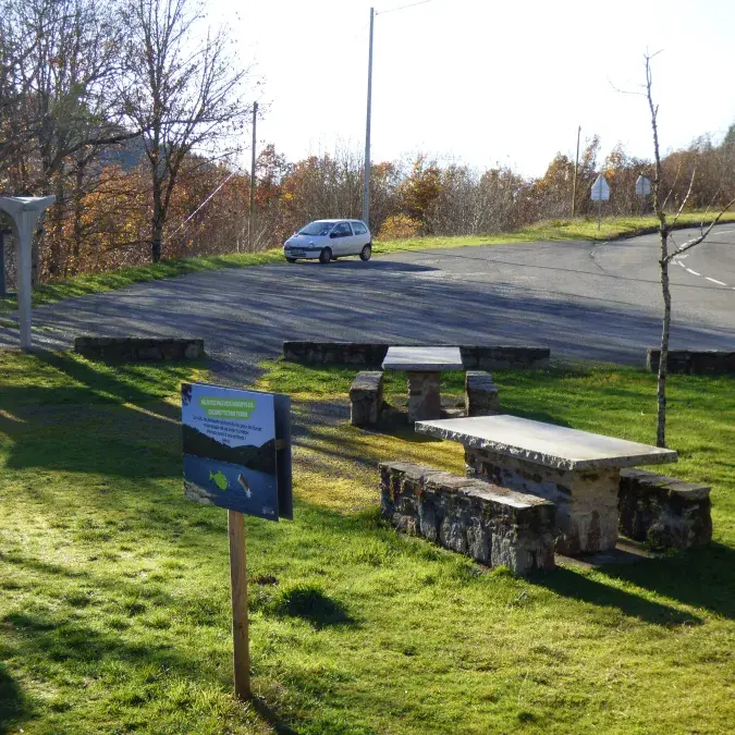 Aire de pique-nique du barrage du Laouzas_Nages