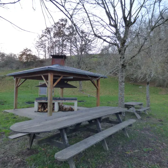 Aire de pique-nique de la salle des fêtes_Nages