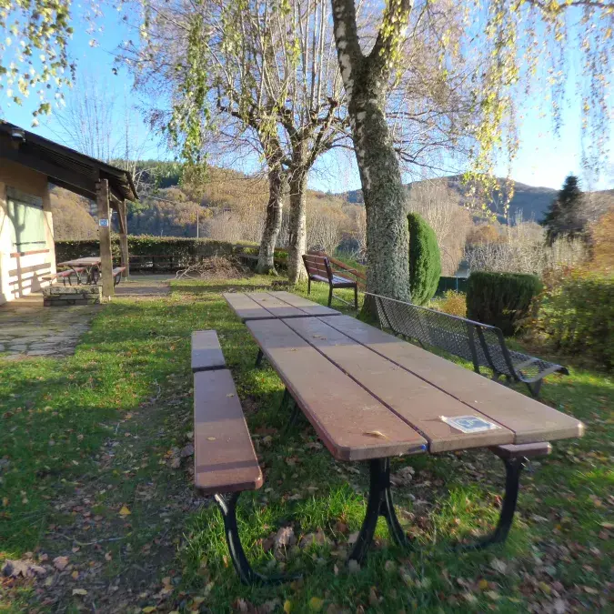 Aire de pique-nique de la base de loisirs du Laouzas_Nages