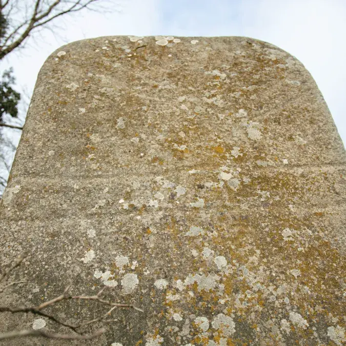 Détail de la partie supérieure de la statue-menhir de Rieuviel 1