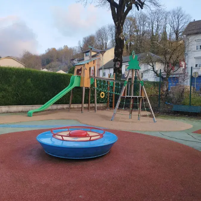 Aire de jeux du jardin public_Lacaune