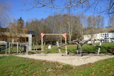 Aire de pique-nique de la base de loisirs (aire de jeux)_La Salvetat-sur-Agout