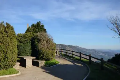 Aire de pique-nique de la Croix de Mounis_Castanet-le-Haut