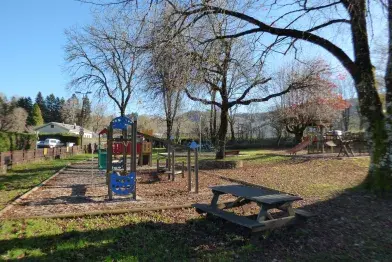 Aire de pique-nique de l'aire de jeux_La Salvetat-sur-Agout