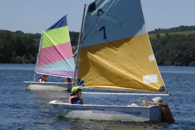 Location d'Optimist - Bases nautiques du Haut-Languedoc_Nages