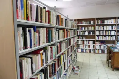 Bibliothèque_Nages