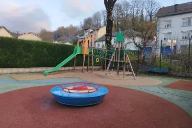 Aire de jeux du jardin public_Lacaune