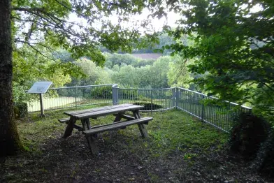 Aire de pique-nique du four à chaux_Nages