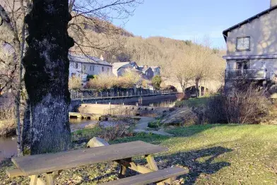 Aire de pique-nique de l'aire de jeux_Fraisse-sur-Agout