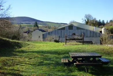 Aire de pique-nique du château de Boissezon_Murat-sur-Vèbre
