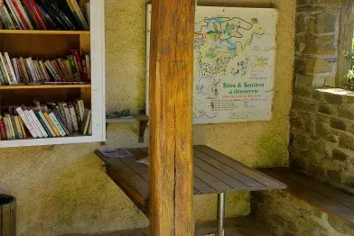 Aire de pique-nique - Boîte à livres_Gijounet